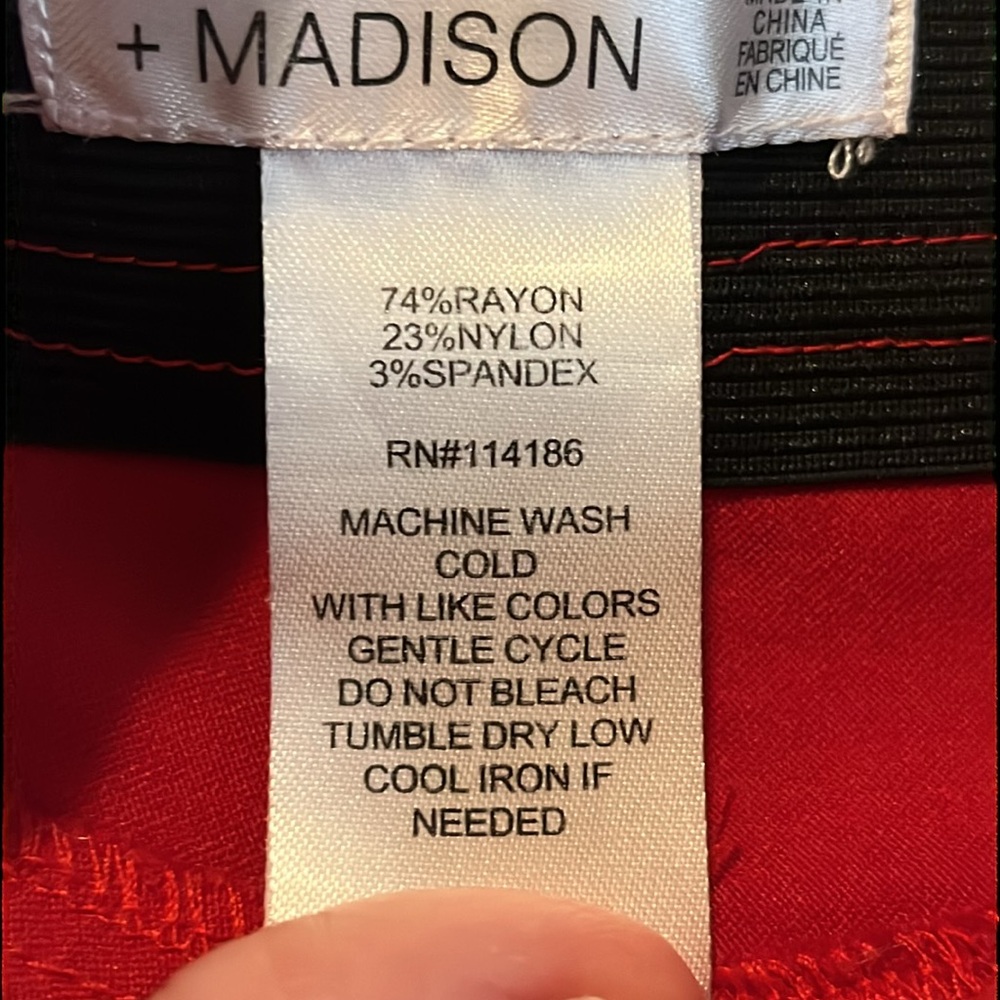 ⚡️ 3 for $30 ⚡️ 89th & Madison Red Capri Pants - Picture 9 of 9